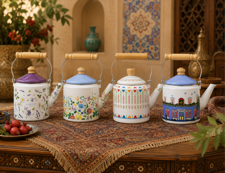 کتری لعابی ۲ لیتری طرح فانتزی دسته چوبی (۴ طرح متنوع)