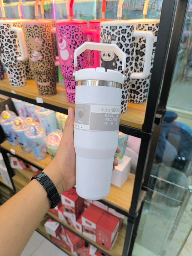 تراول ماگ دستهدار نیدار ۸۹۰ میلیلیتری طرح Stanley